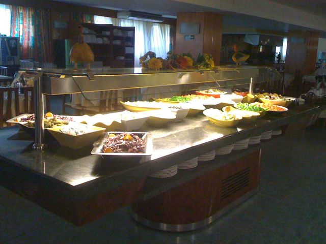 mesa con comida