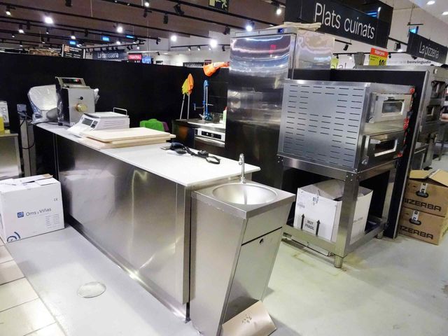cocina con accesorios
